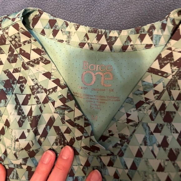 Barco One Scrub Top Size Medium - Picture 2 of 3